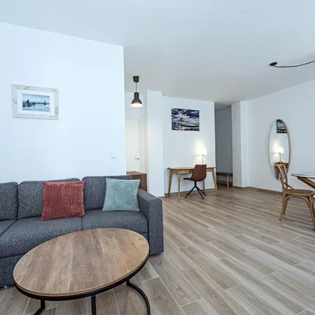 Toboso 1r Living شقة *