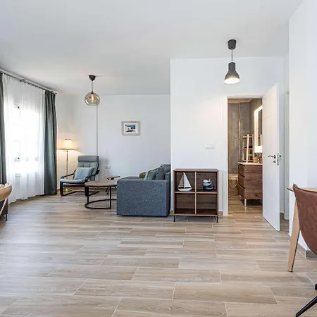 Toboso 1r Living شقة *