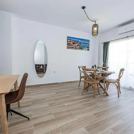 Апартаменты Toboso 1r Living
