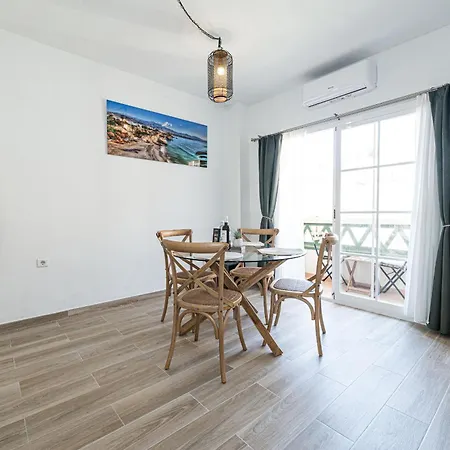 Toboso 1r Living Apartman *